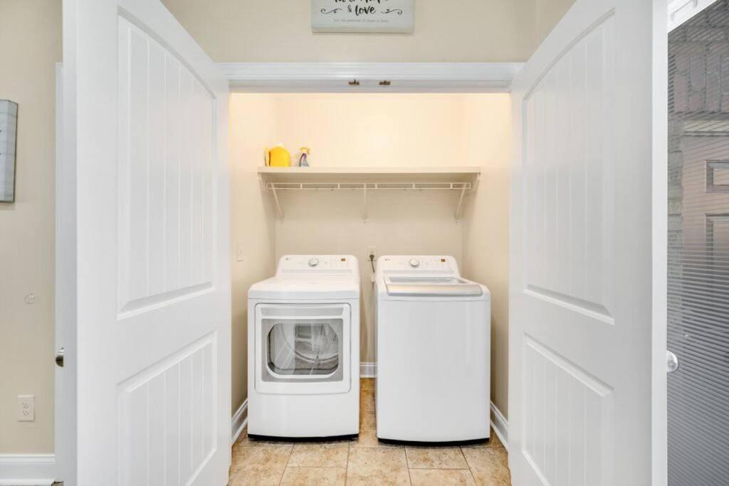 Вилла Cozy 2B Townhouse King Bed Free Parking Tv In Brs Конкорд Экстерьер фото